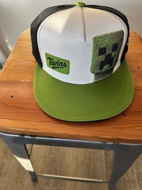 Twins Green & White Creeper Snapback Hat